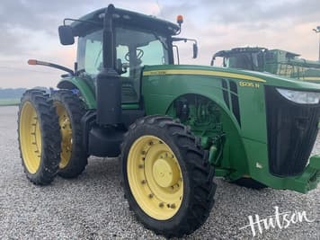 Main image John Deere 8235R